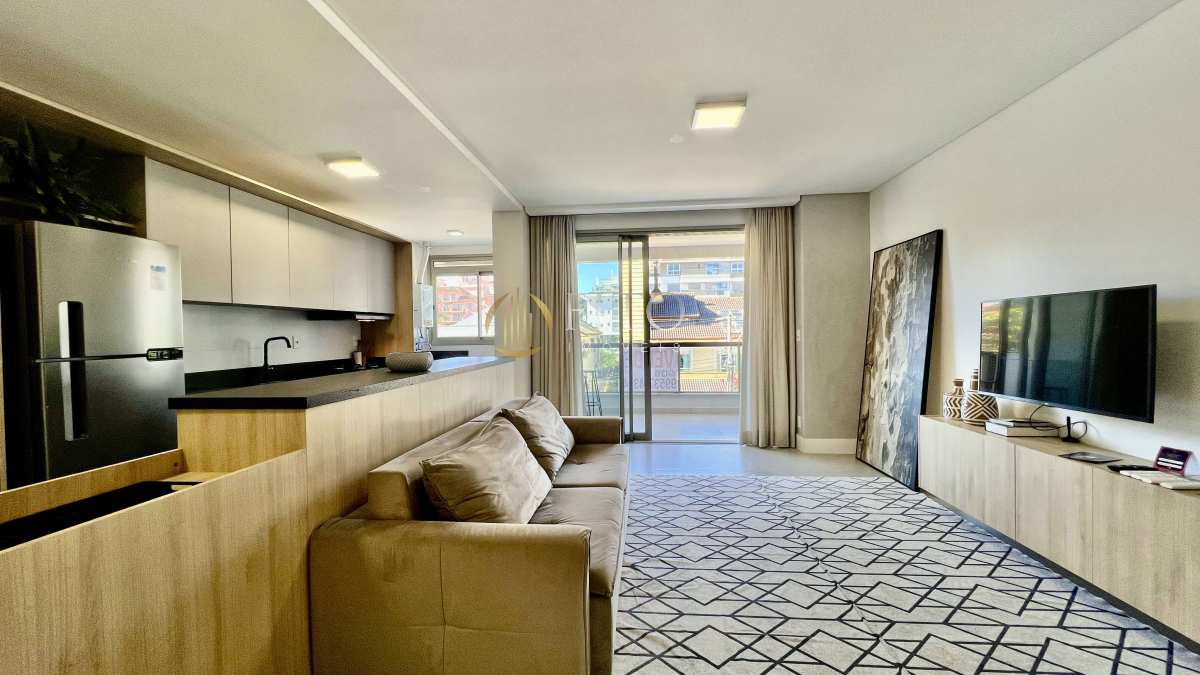 Apartamento à venda em Jurerê, com 3 suítes, 50m do Mar!