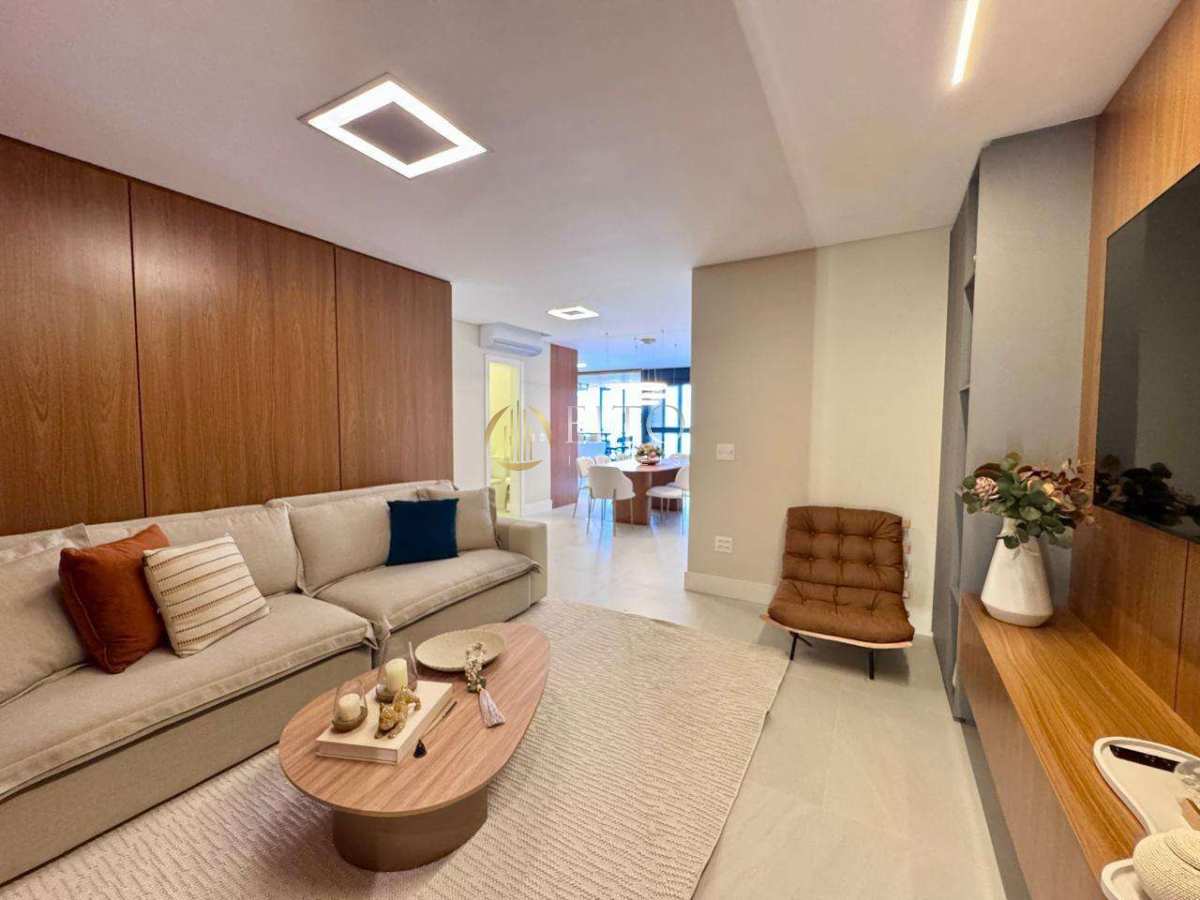 Apartamento Finamente Mobiliado em Jurerê – 03 Suítes, Vista Mar e Pé na Areia!