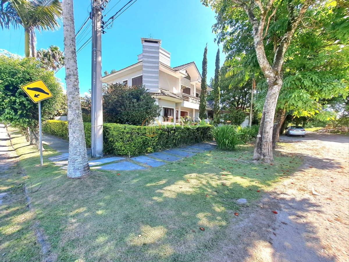 Casa à venda em Florianópolis, Jurerê, com 4 quartos, 400m²
