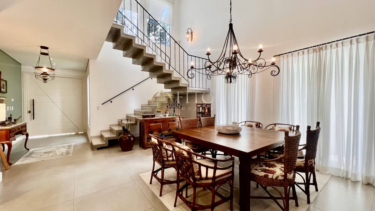 Casa de condomínio à venda em Florianópolis, Jurerê, com 3 suítes, 300m²