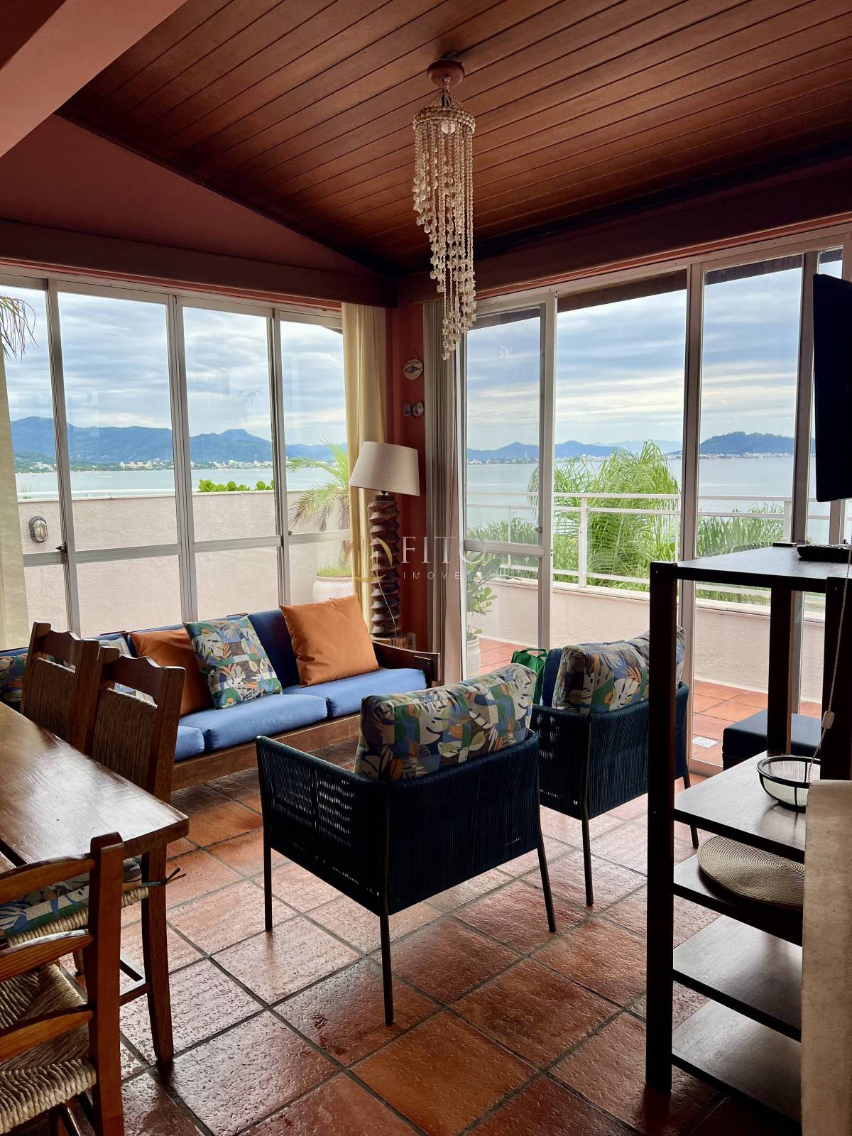 Cobertura com Vista Deslumbrante para o Mar em Ponta das Canas!